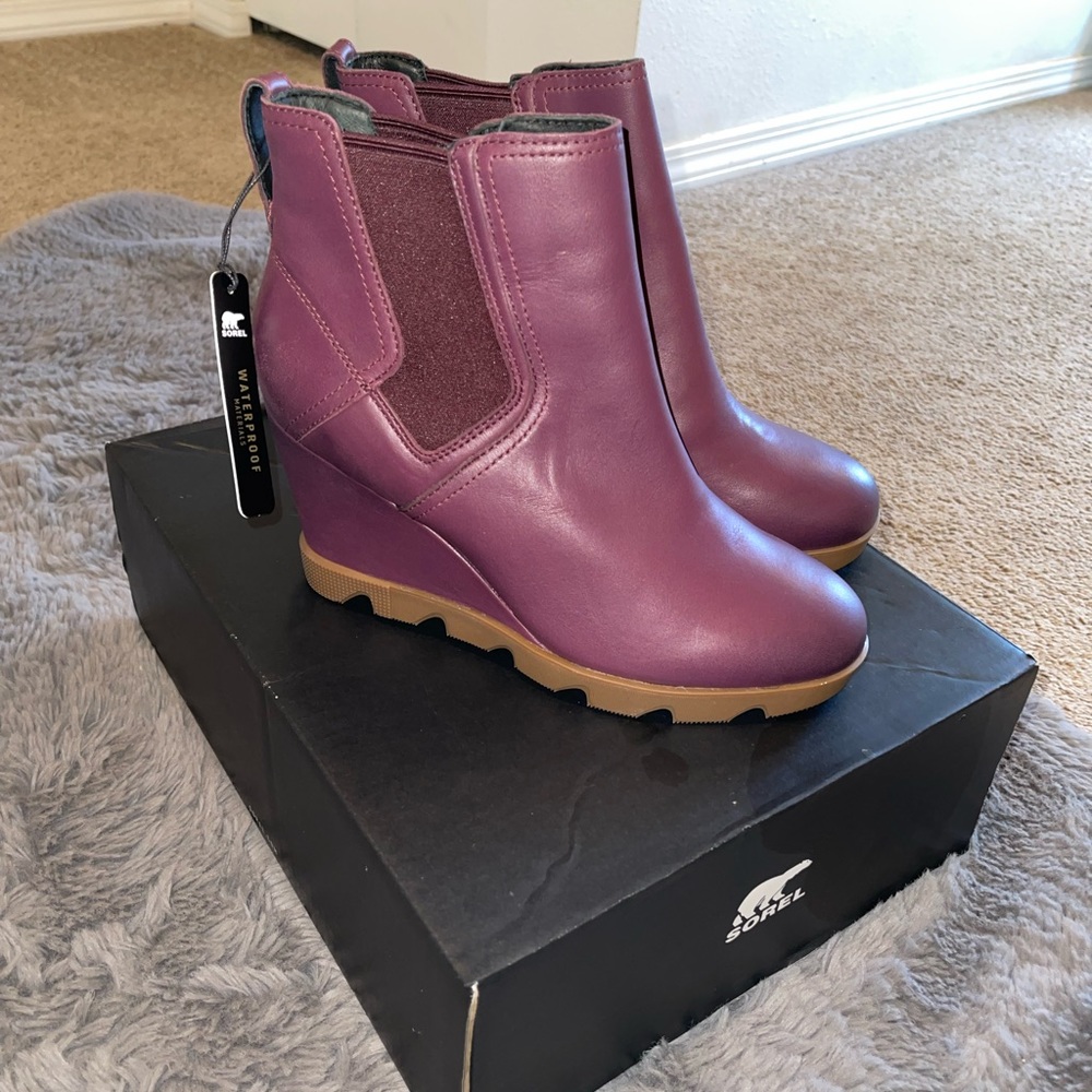 NWT SOREL Joan Uptown Chelsea boots